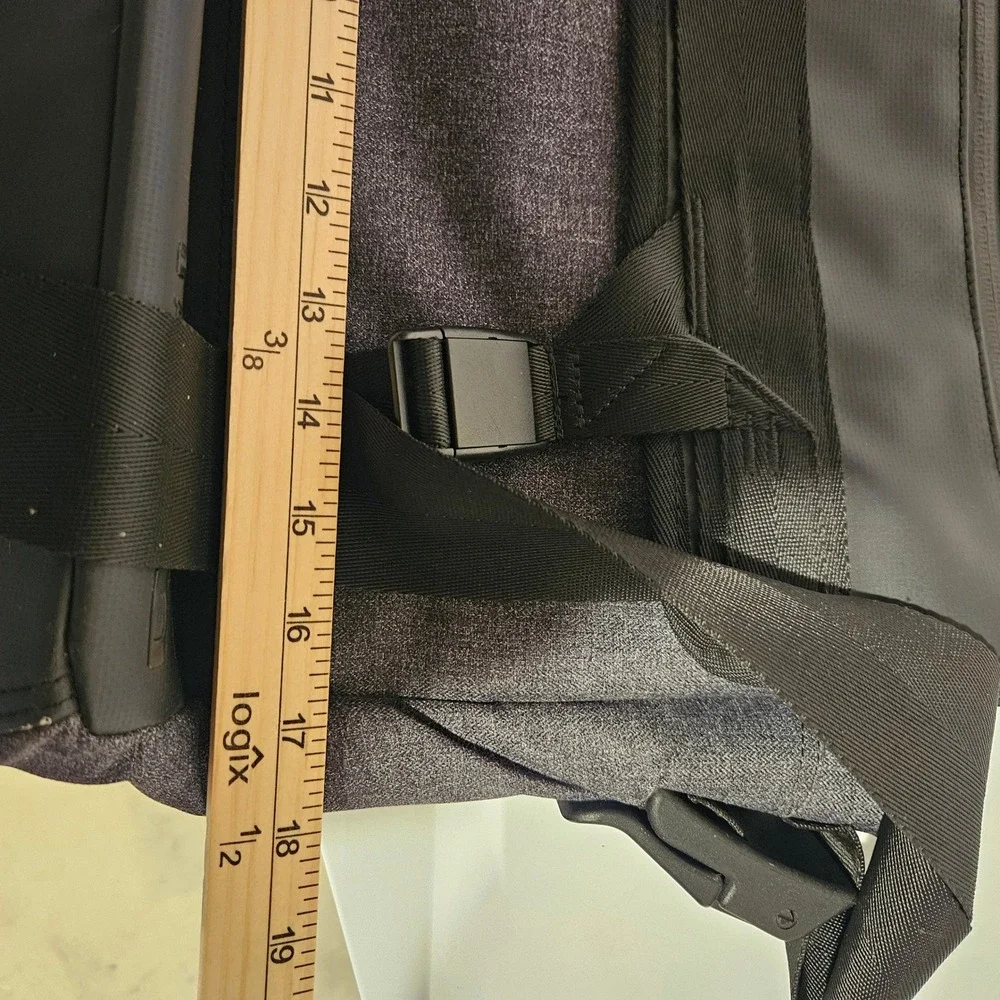 Oakley messenger bag
